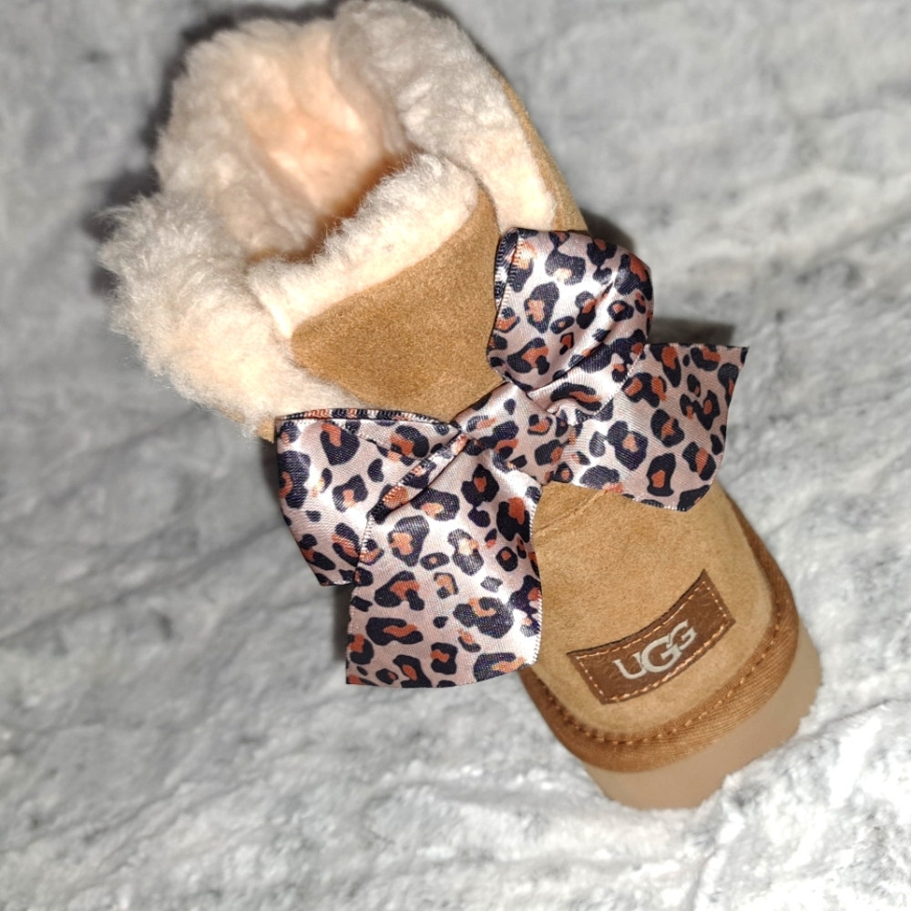 Womens chestnut size 7 Ugg mini bailey bow leopard boots